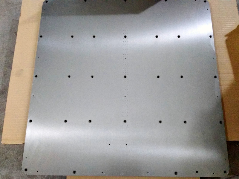 得(de)人大型平台、夹头、精密滚筒(tong)、电极板、激光设备(bei)零件，陶瓷压轮、深圳分切刀(dao)、定(ding)制极耳切刀、不锈钢包胶滚筒(tong)等核心精密配(pei)件